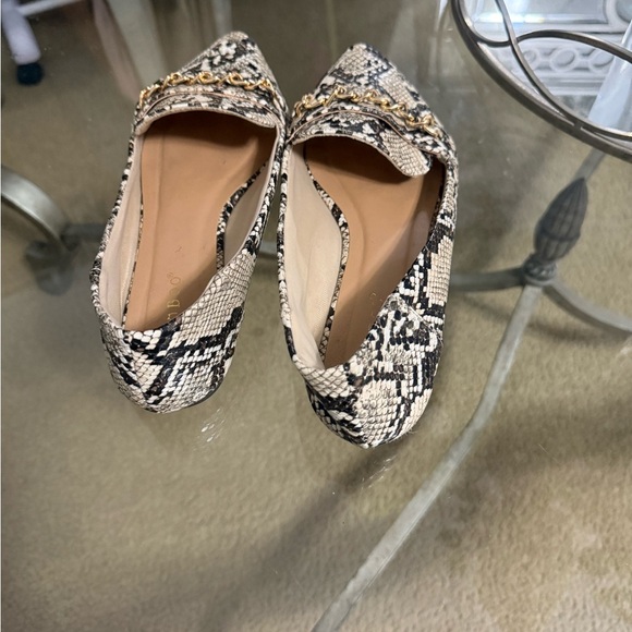 BAMBOO Women's Snakeskin Pattern Flats with Gold Chainlink Detail - Picture 3 of 4
